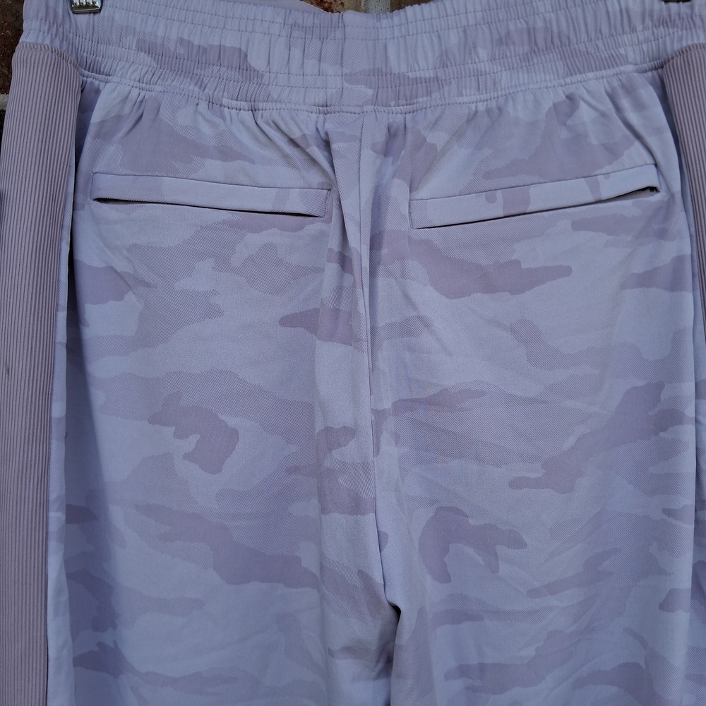 NWT 💕 Athleta Brooklyn Lined Camo Joggers Sz. 6 - Picture 9 of 15